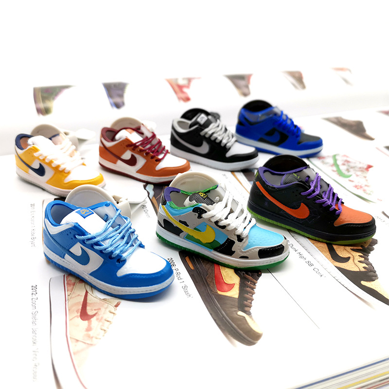 New arrival Nike Sports SB dunk shoes model toys car air freshener with car air outlet Fragrance decoration