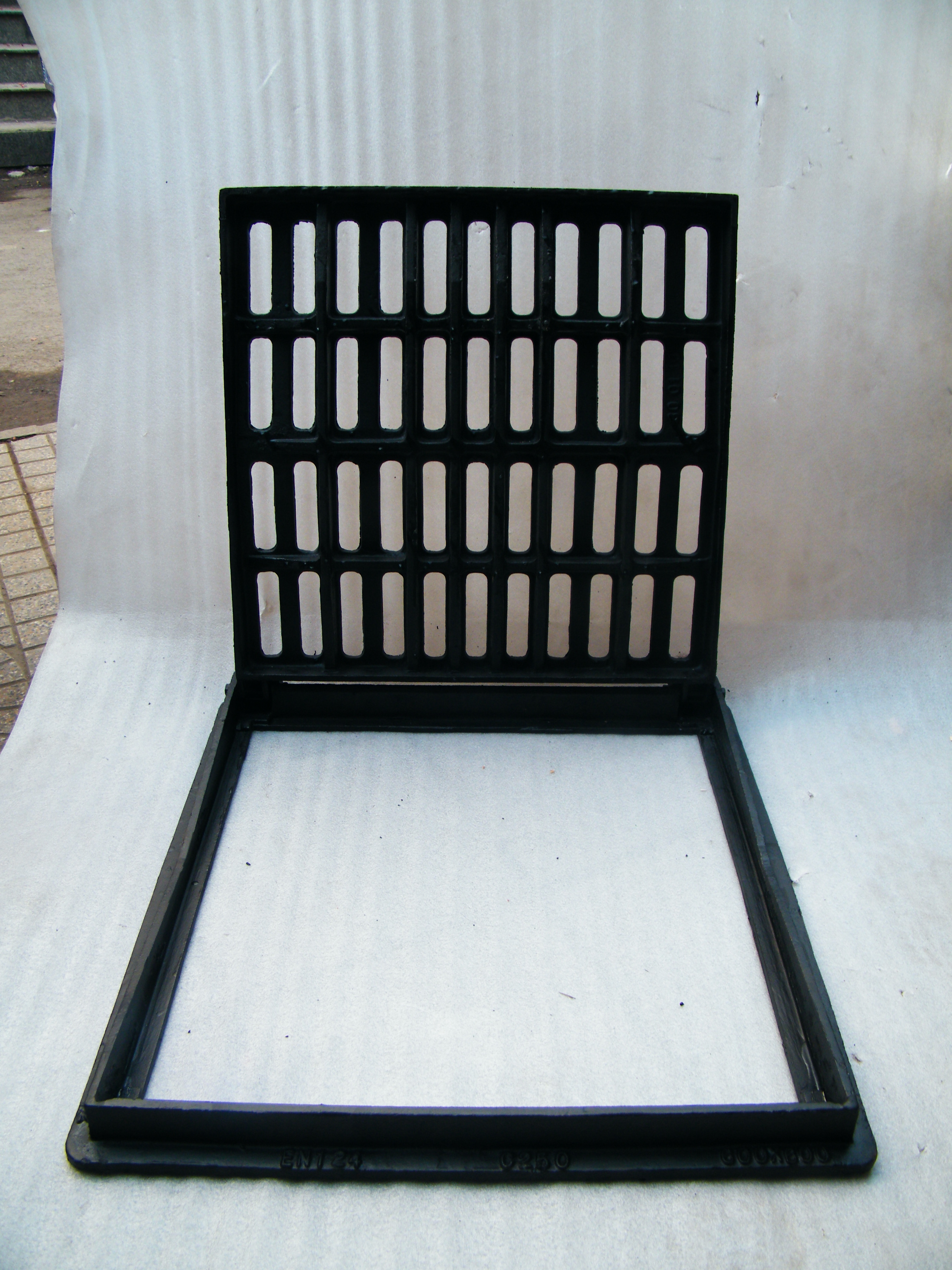 SYI Ductile Iron C250 Medium Duty Gully Grating With Flat Top Or V-Shape Top
