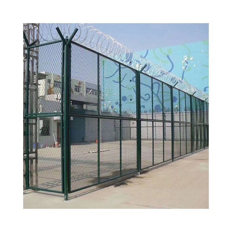 Factory price uv resistance metal mesh concertina barbed wire on top security airport panels fence
