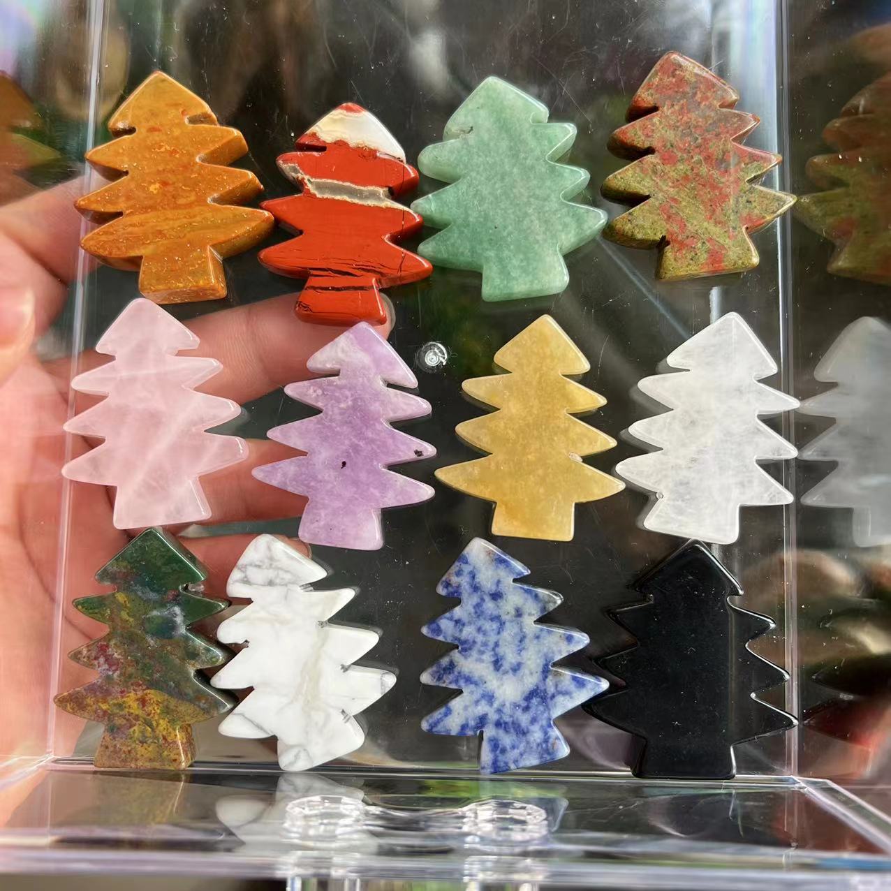 2022 Newest Lucky Crystals Christmas Trees Folk Crafts Natural Healing Gemstone Carving Quartz For Christmas Decoration