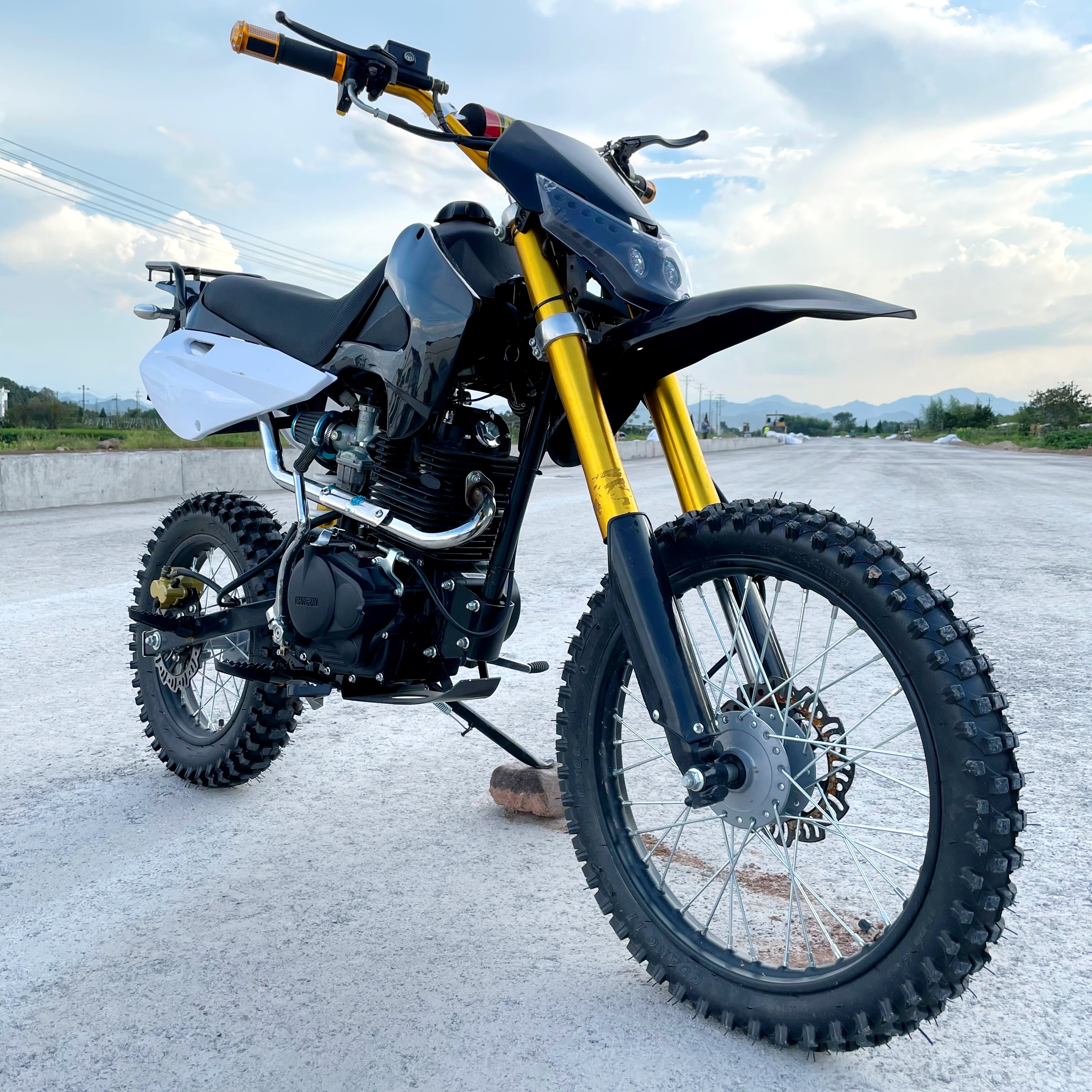 LNA love to be outside 250cc street legal dirt bike