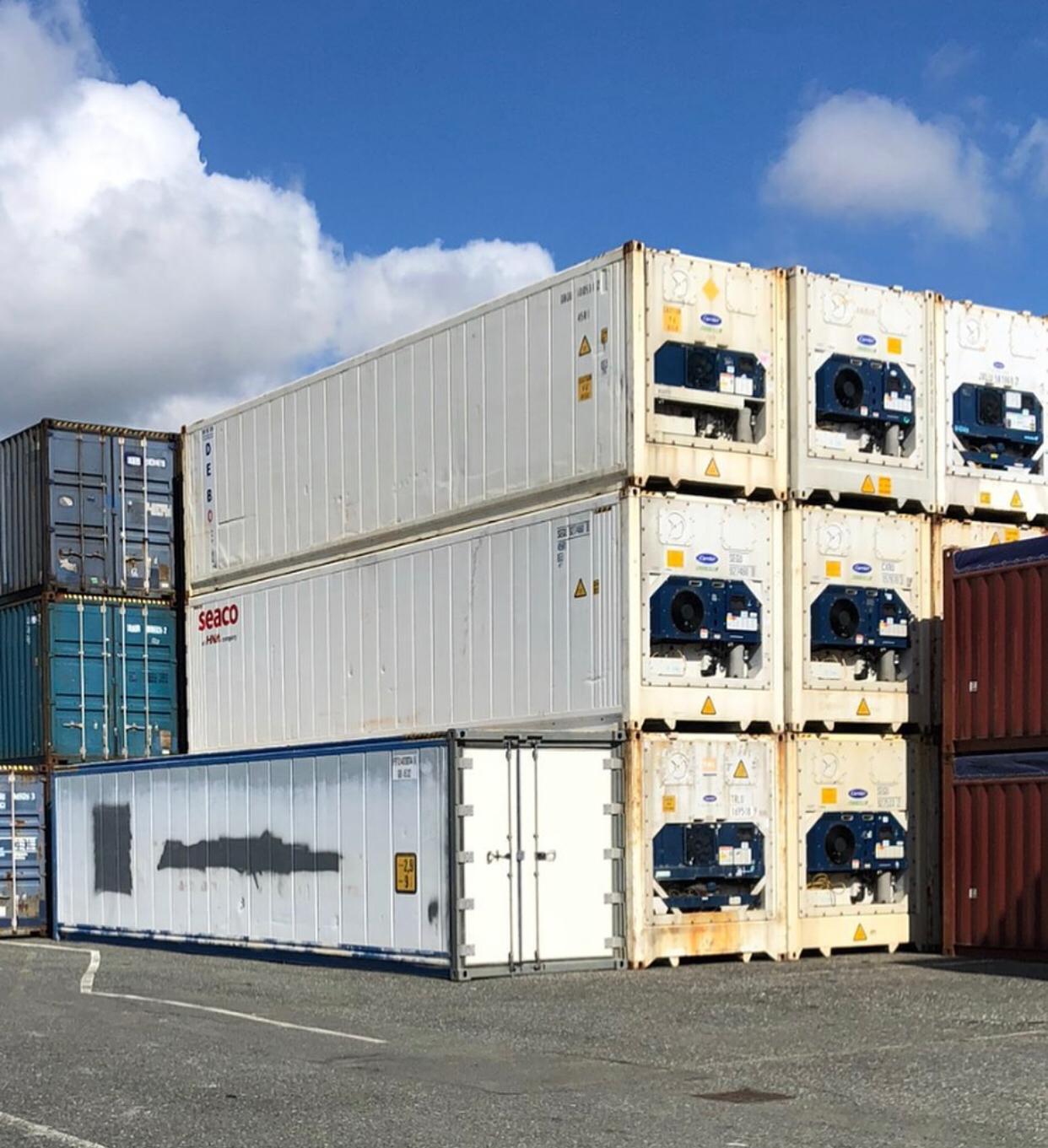 Shipping containers 40 feet high cube