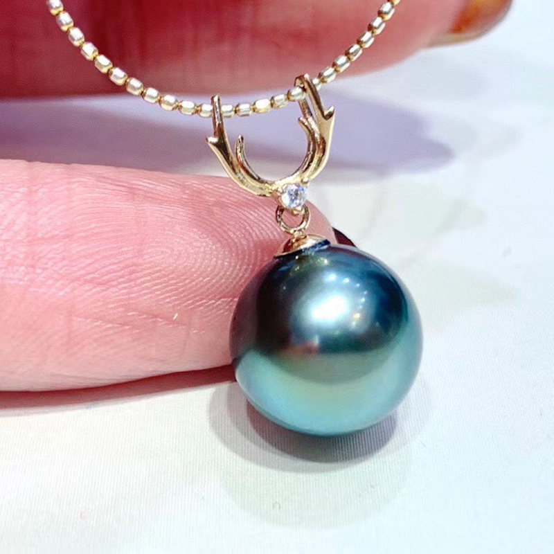 18k gold inlaid natural natural color Tahitian seawater black pearl pendant, pearly and shiny, flawless, gift box