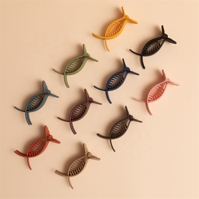Wholesale and retail cute solid color hair clips in ten colors, plastic matt claw clips, ladies hair accessories