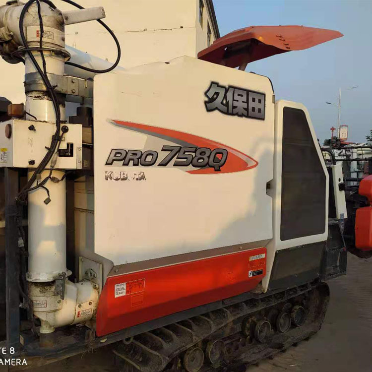 Б/у крупнозернистый комбайн Kubota 758