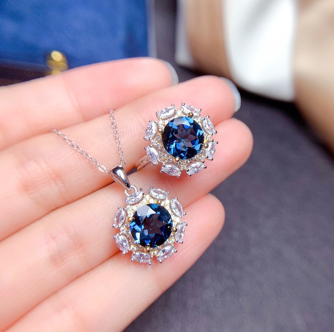 New Sky Blue Topaz Jewelry Set Inlaid Gemstone Ring Pendant for Women Choker Firework Cut Two-Color Plating Necklace