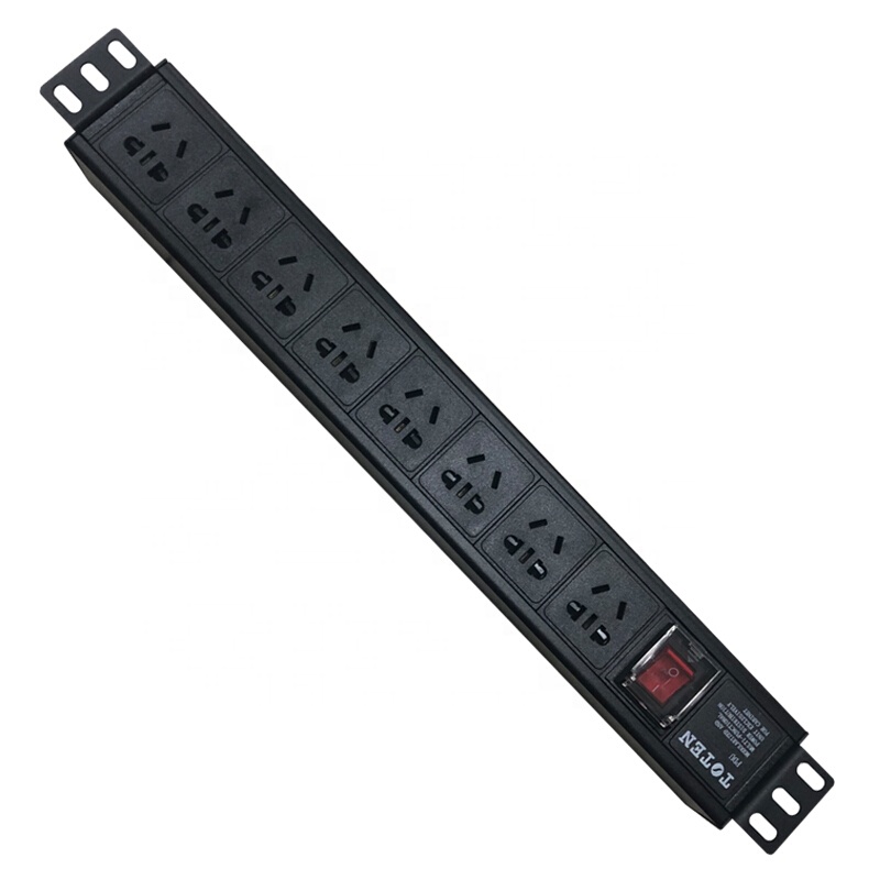Металлическая панель TOTEN PDU 8 портов 10 А для стандартной стойки 19 дюймов