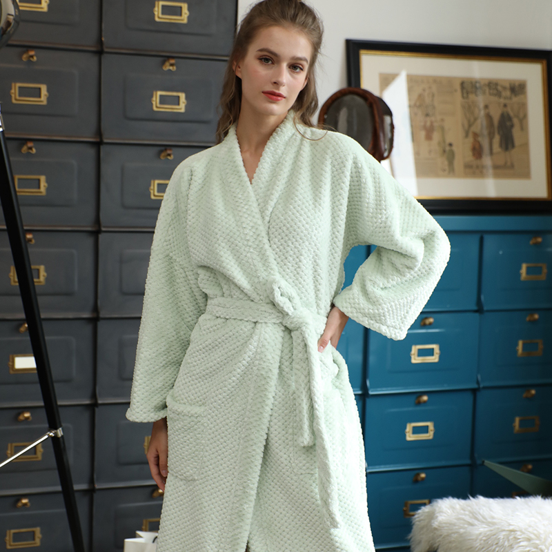 wholesaleBathrobe V-neck Soft Plush Robe Spa Robe Women Fleece Bathrobe with Customized Logo