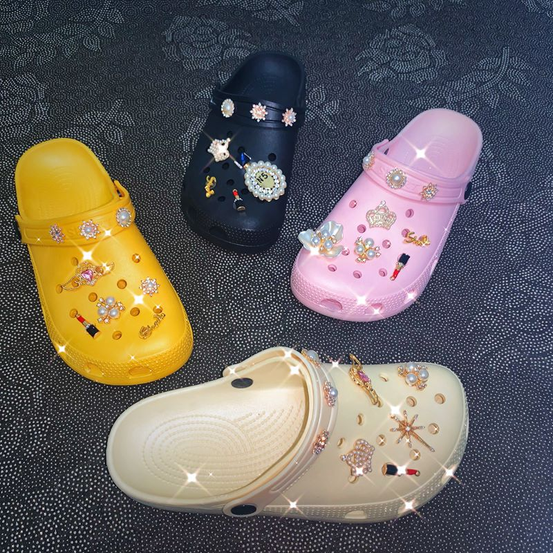 New Arrivals Summer Women Slippers Shoes Rhinestone Pearl Charms Clogs Platform Sandals Ladies Hole Clogs Shoes