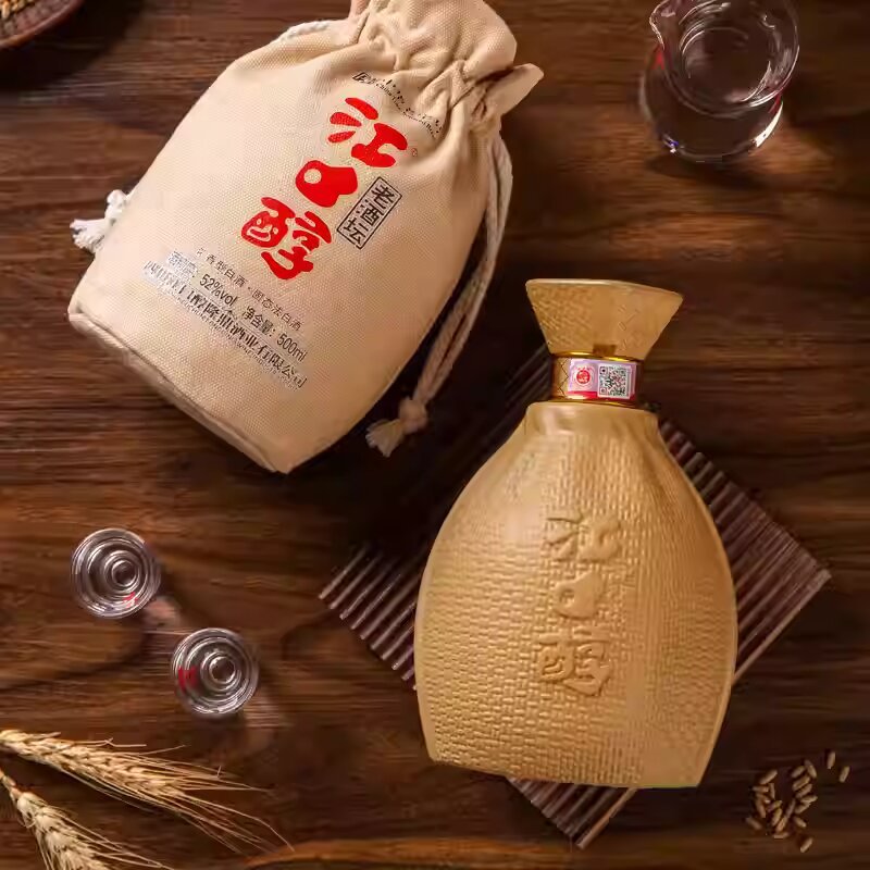 Wholesale Chinese White Liquor 52%VOL 500ml Heavy Fragrance Chinese Baijiu Laotan Series