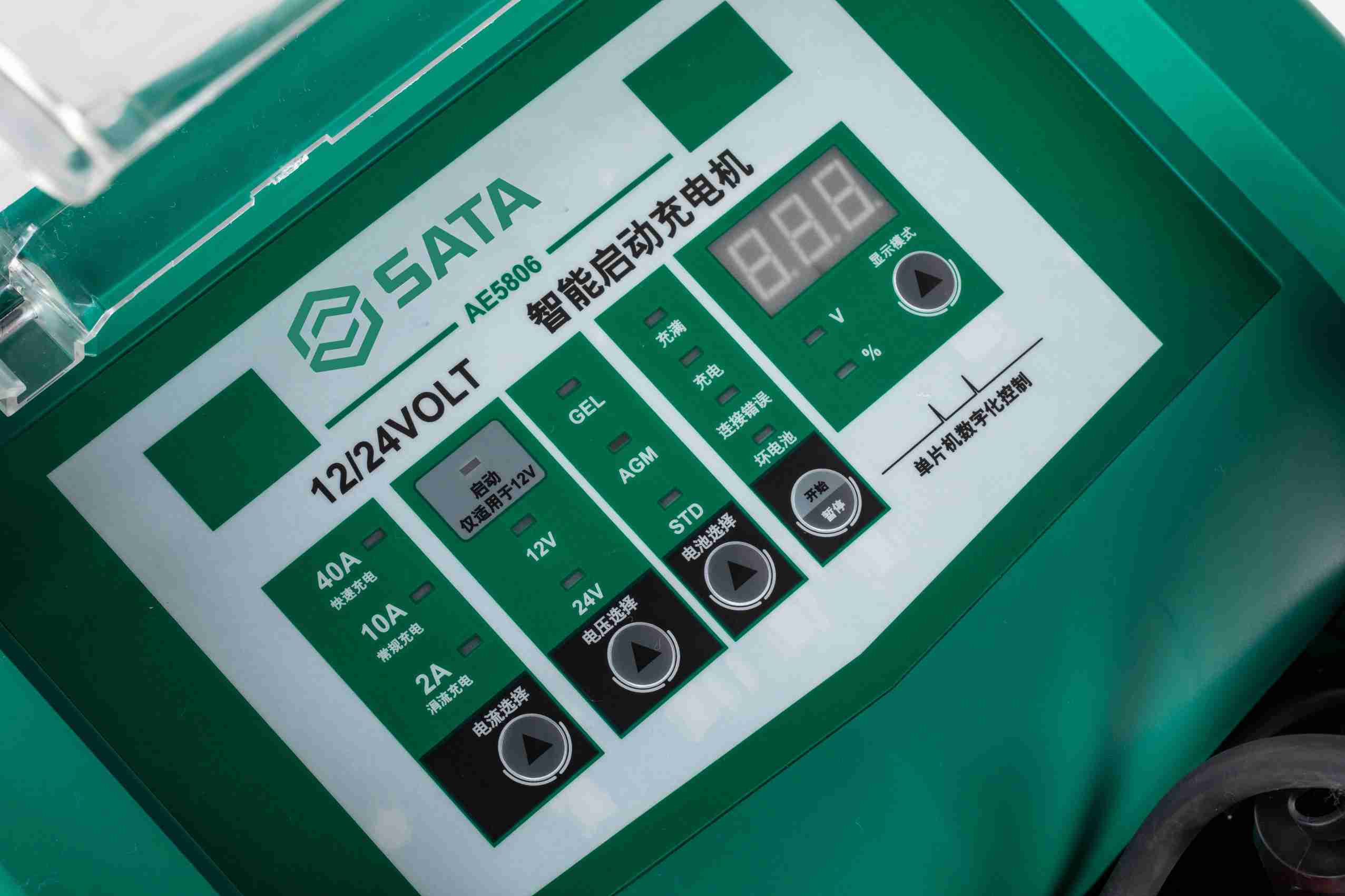 Интеллектуальное пусковое зарядное устройство SATA AE5806