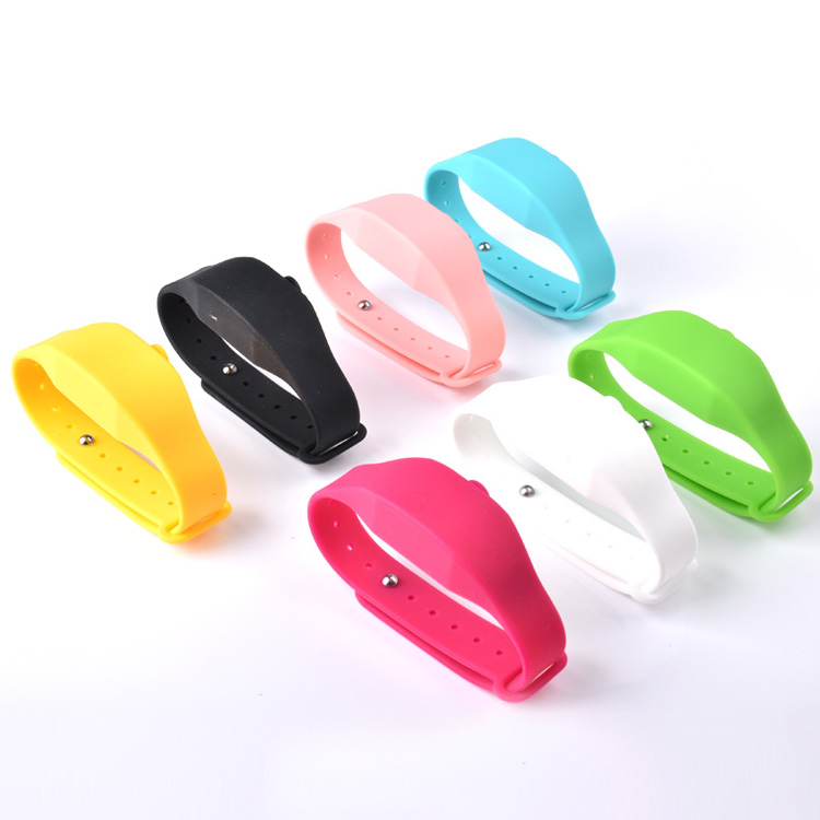 wearable portable Hand Sanitizer Dispenser silicone Bracelet gel wristband spray holder