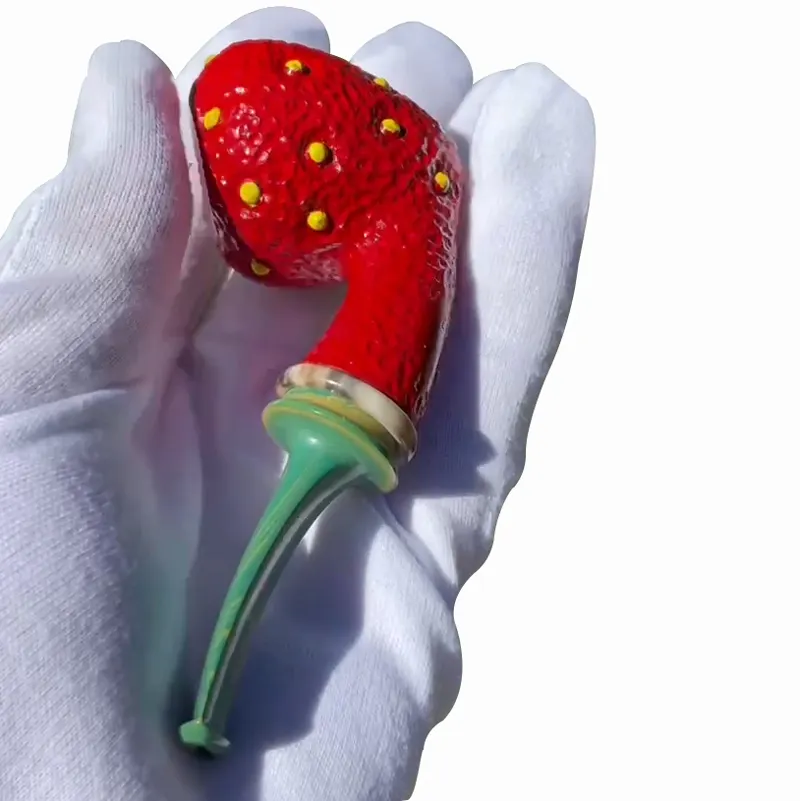 Mini size personalized new arrival pretty strawberry shape pocket ceramic smoking pipe for festival gift