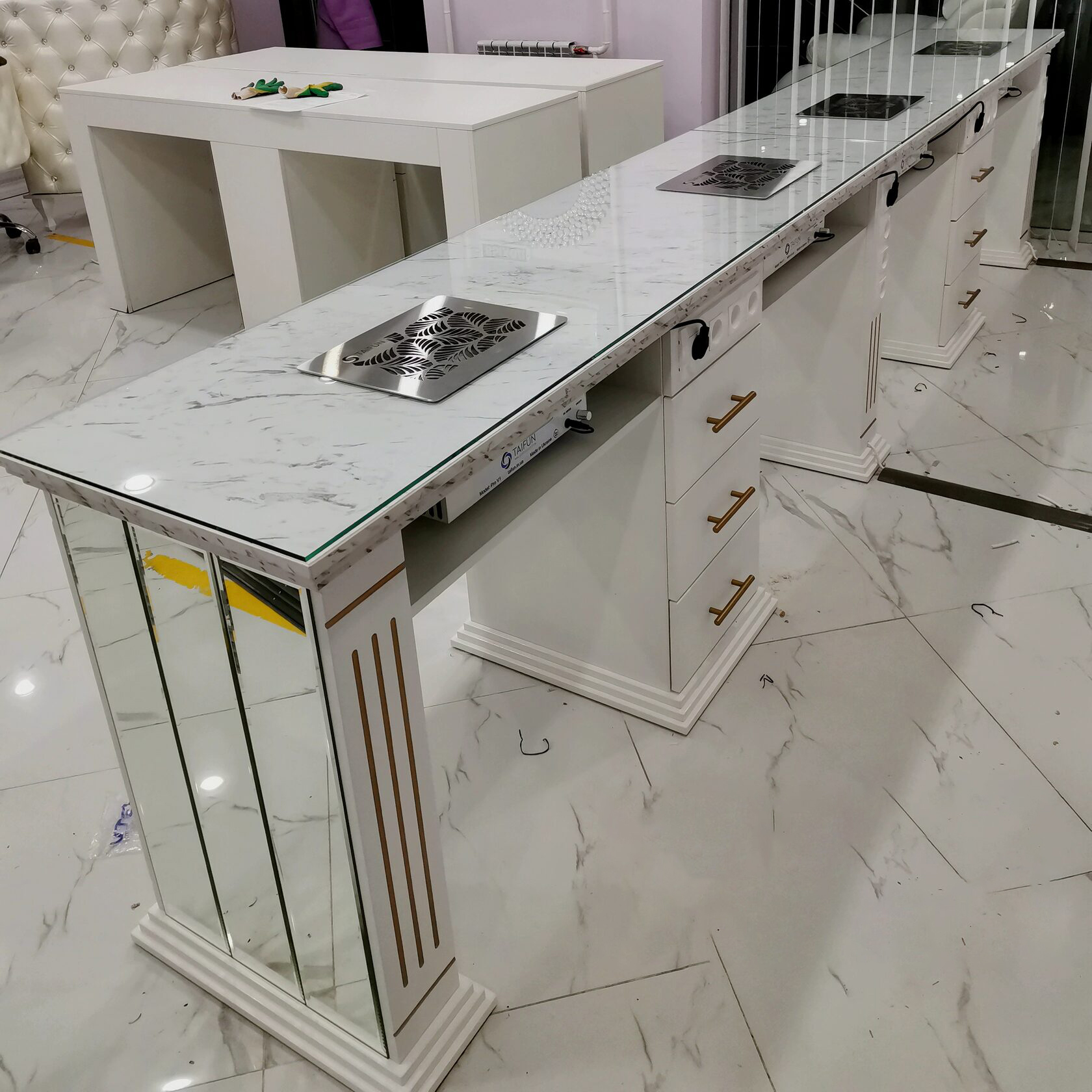 Modern Nail 4 Jobs Design Table White and Gold Manicure Tables for Gel Nail