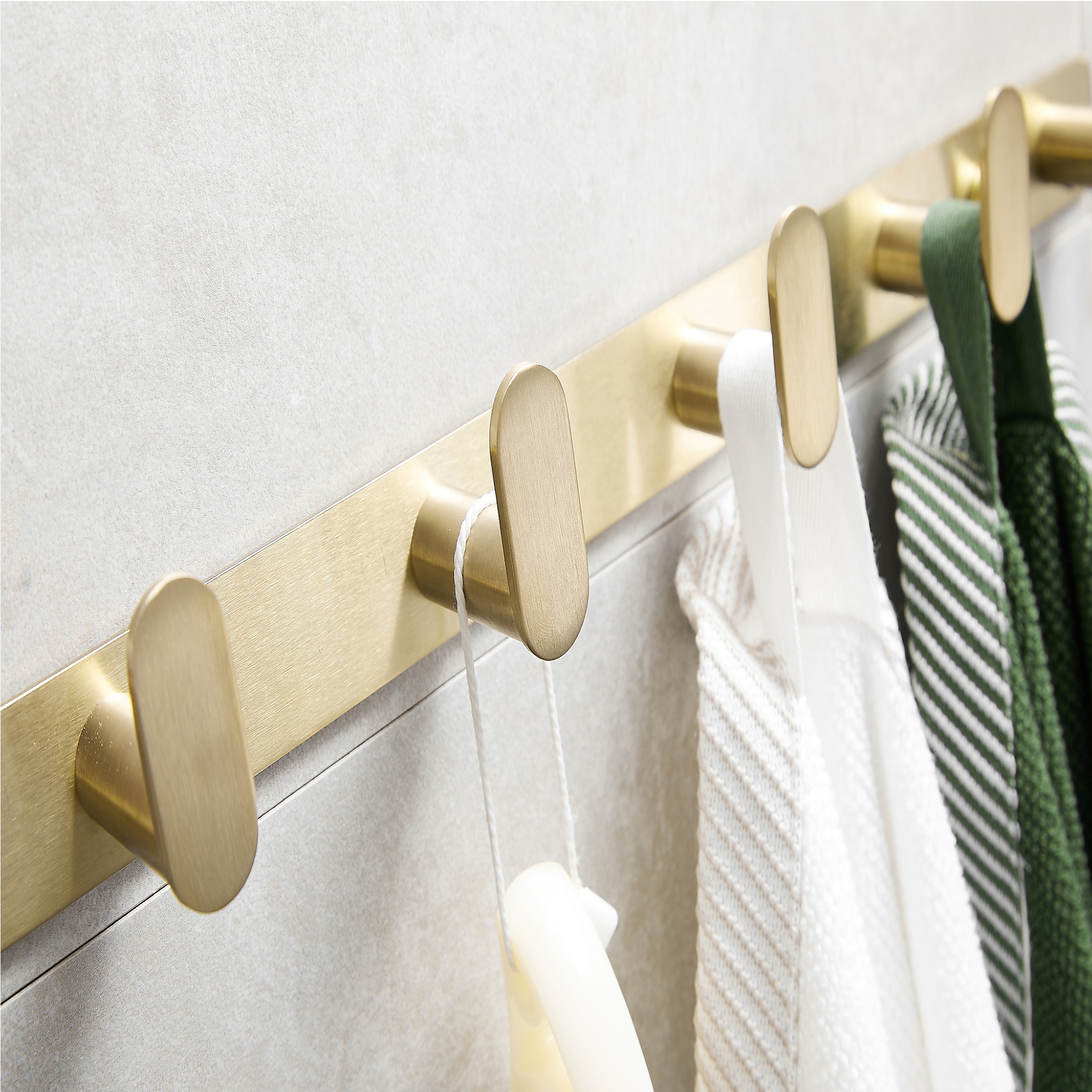 Chinese manufacturers specialize in the production of 304 stainless steel pendant row hook and towel rack