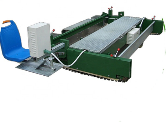 High quality Rubber granules Paver machine 2.5m width for wet pour rubber flooring running track