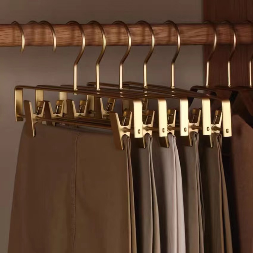Factory customization clothes hanger Clothing store display hanger Wire hanger with clip
