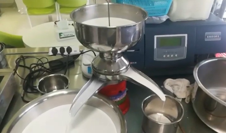 Low Price Centrifugal Milk Cream Fat Separator 50L/H