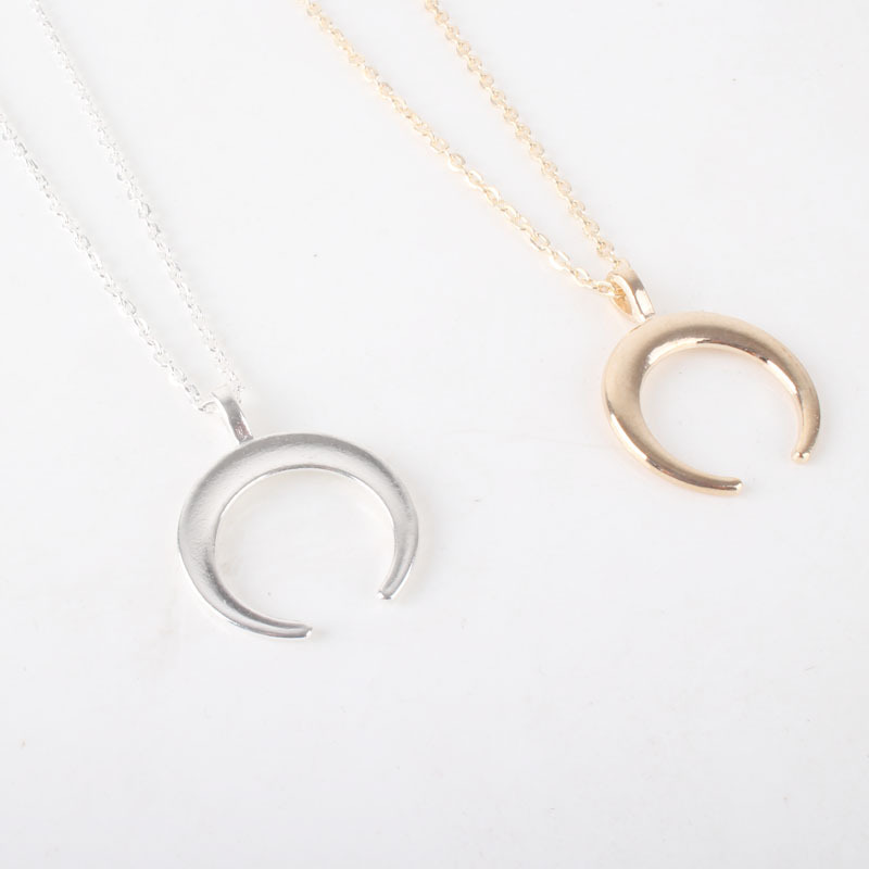 Explosive style, fashion, all-match, simple atmosphere, horns, moon, women's necklace, electroplating alloy