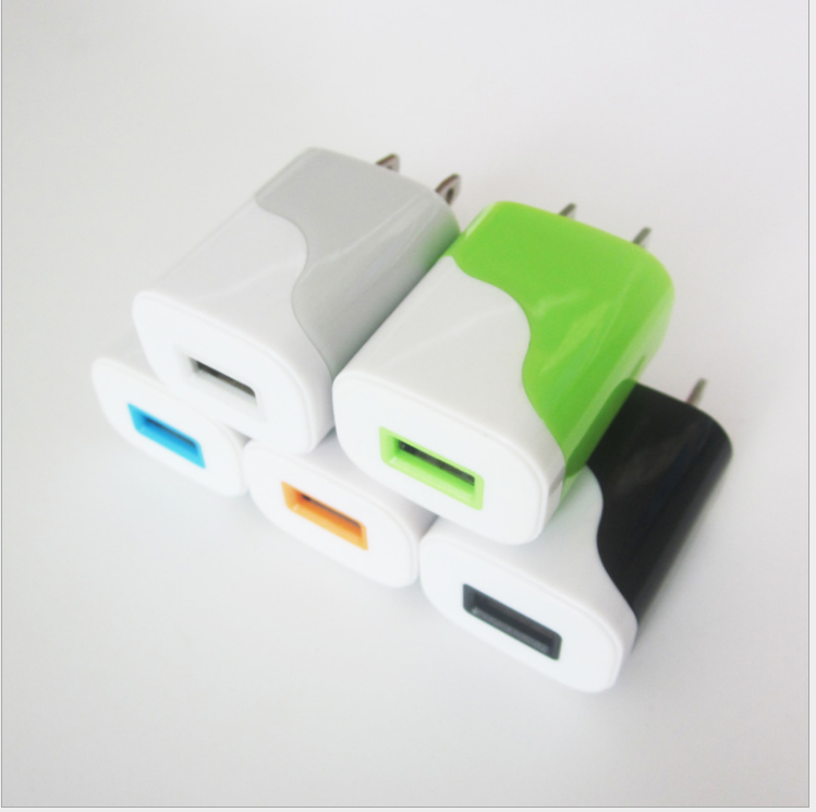 Двойной цвет торта aвтомобильное зарядное устройство с одним USB цвет с мягким задником на гибкой зарядное устройство для мобильного телефона зарядное устройство с одним портом USB смарт-телефон зарядное устройство