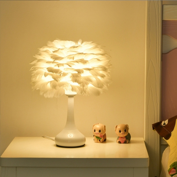 Manufacturer low price white Iron feather touch led luxury table lamp