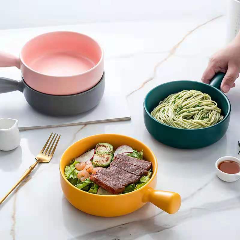 Wholesale creative modern luxury glaze ceramic white blue porcelain soup pasta round bowls with hande