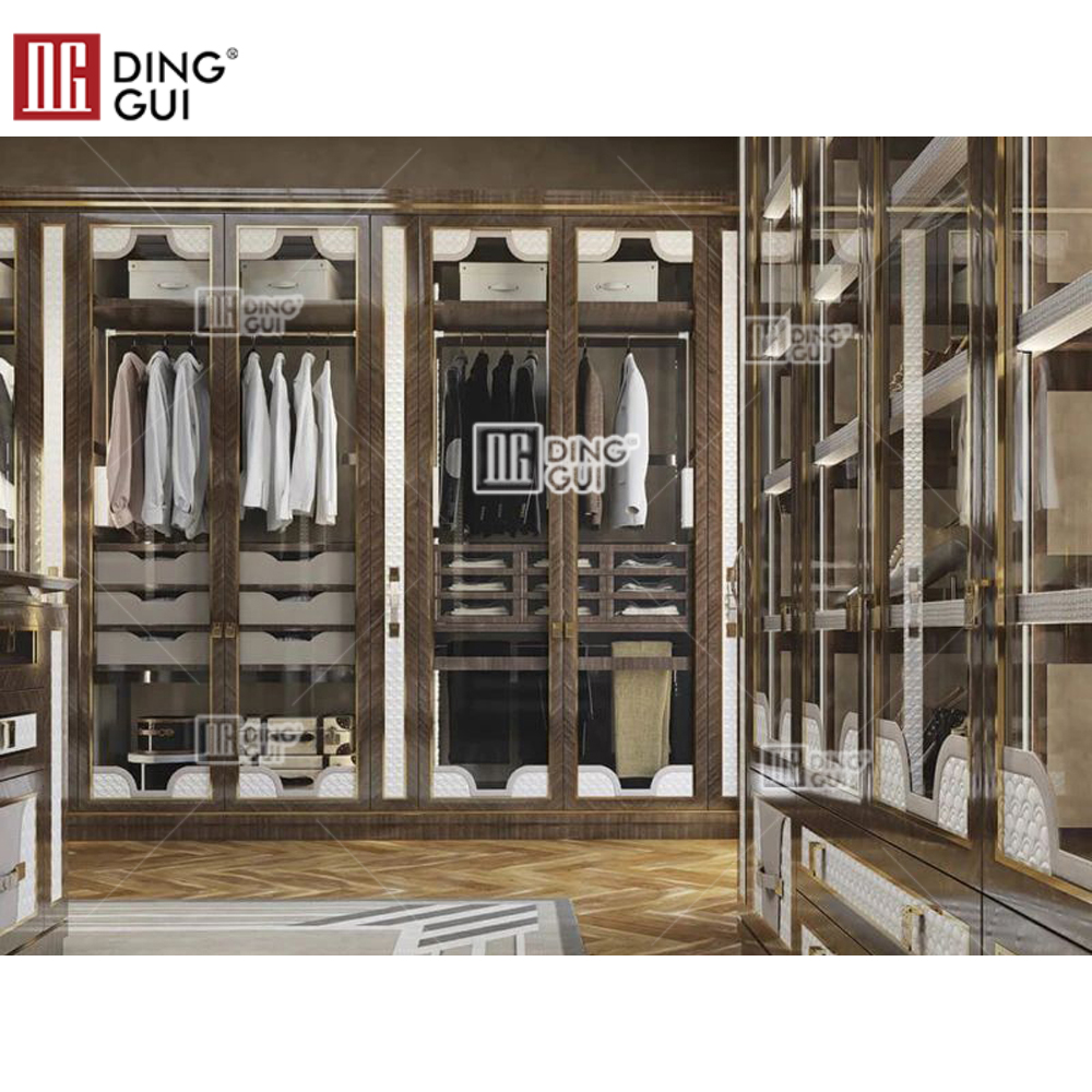 High-end walk-in closet wardrobe bedroom cloakroom modern style