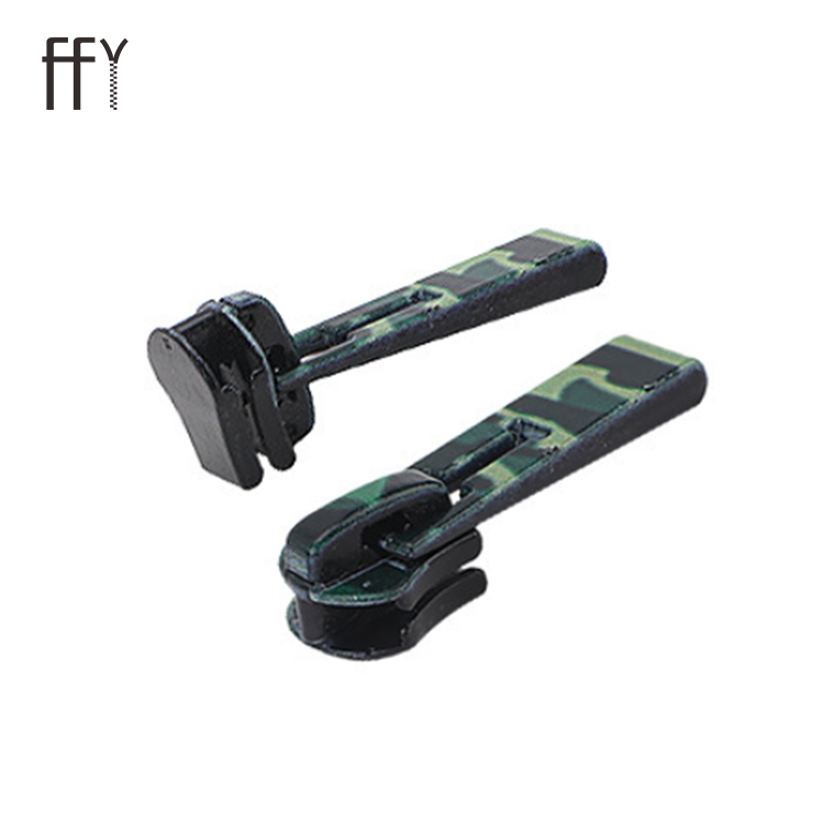 China Supplier Economical Custom Design Plastic Auto Lock Zipper Slider Zipper Puller