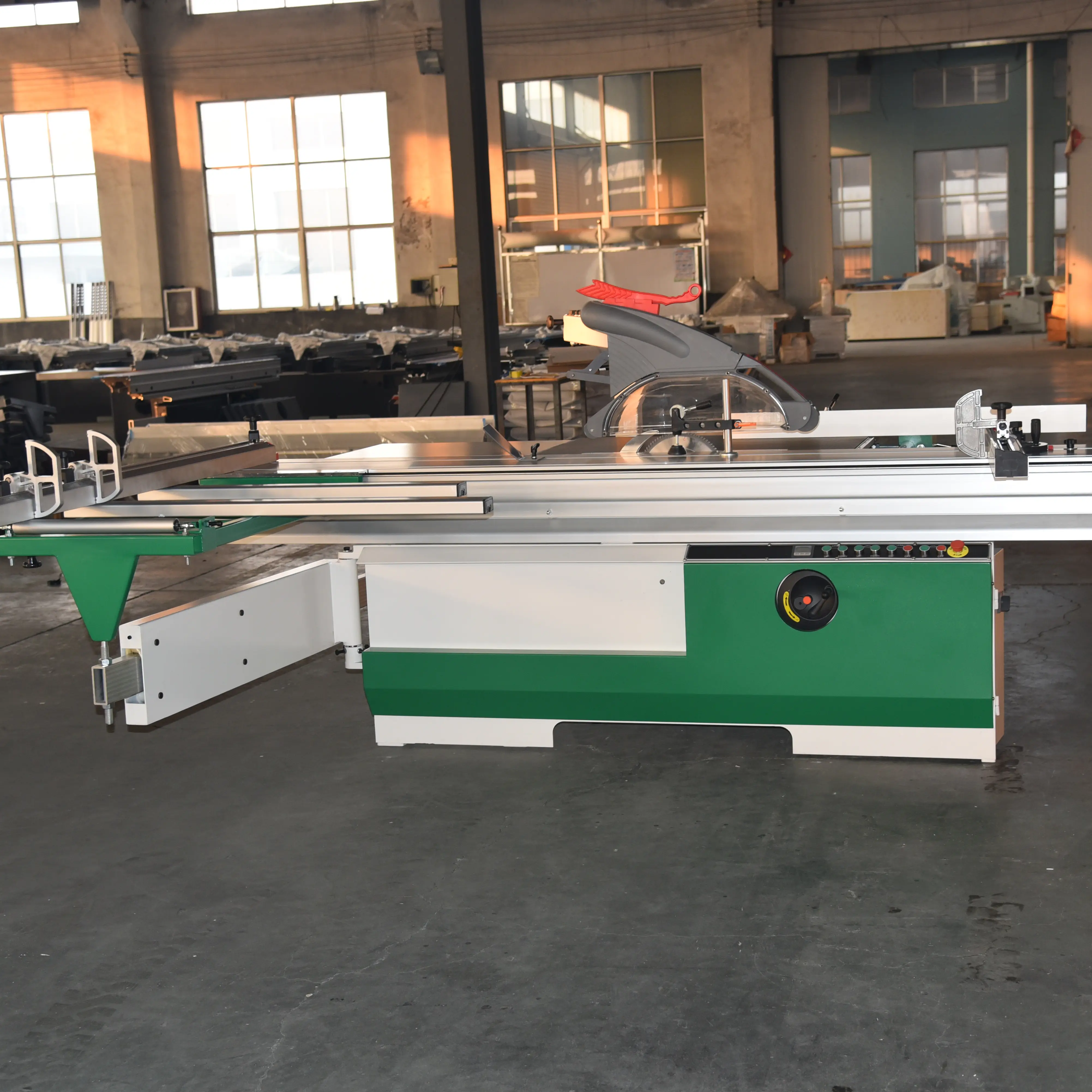 factory use furniture cabinet door wood cutting sliding table panel saw machine