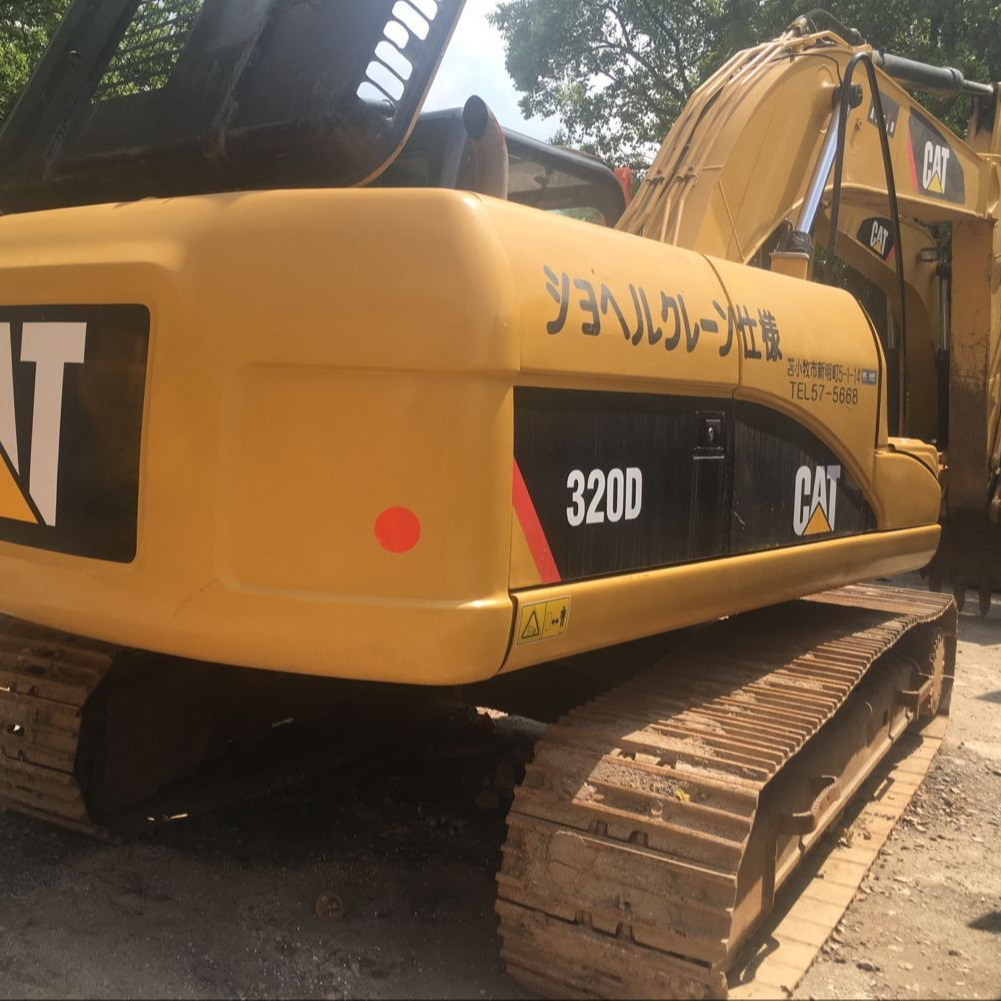 Бывший в употреблении японский гидравлический гусеничный экскаватор CAT 320D