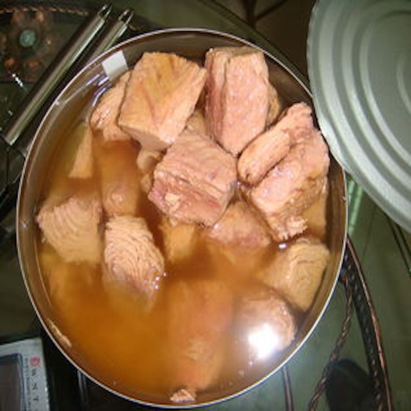 Быстрая распродажа, твердый белый тунец в воде, консервированный тунец, продукты с высоким содержанием белка, консервированные банки тунца без глютена
