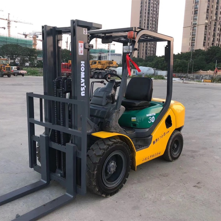 Лидер продаж японский оригинальный FD30T-16 3 тонн, поднимающая груз весом до 5 тонн FD50 Komatsu дизельный для вилочных погрузчиков FD30 по дешевой цене