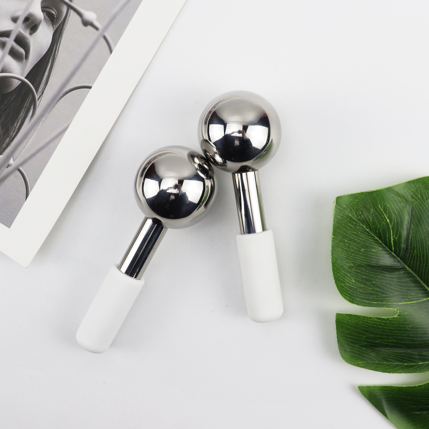Hot Selling OEM High Quality Cooling Facial Massage Ball Ice Globes