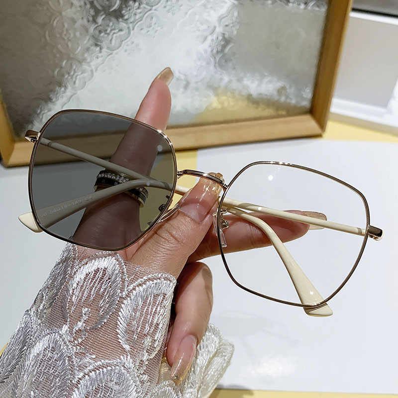 Photochromic and Anti Blue Chic Glasses Unisex Metal Frame Eyewear Optical Optical Frames Square