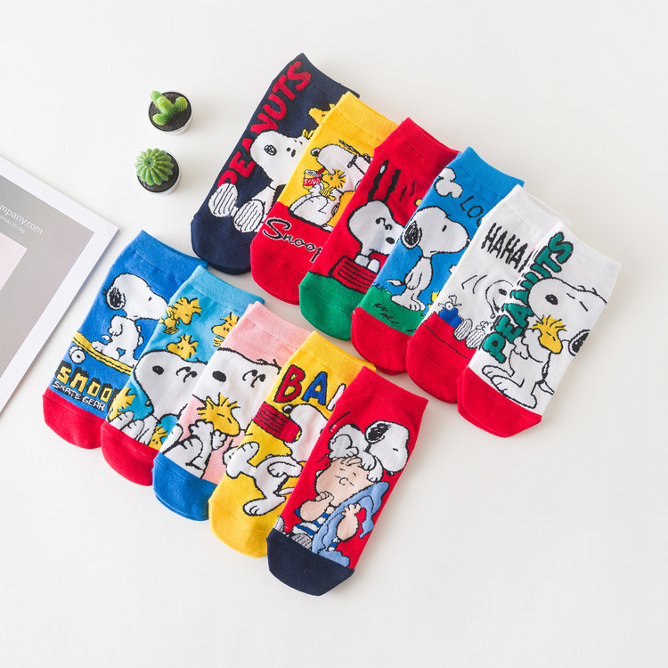 Оптовая продажа, высококачественные хлопковые носки с мультяшным рисунком Snoopy, осенние носки до щиколотки для девочек, удобные носки-лодочки