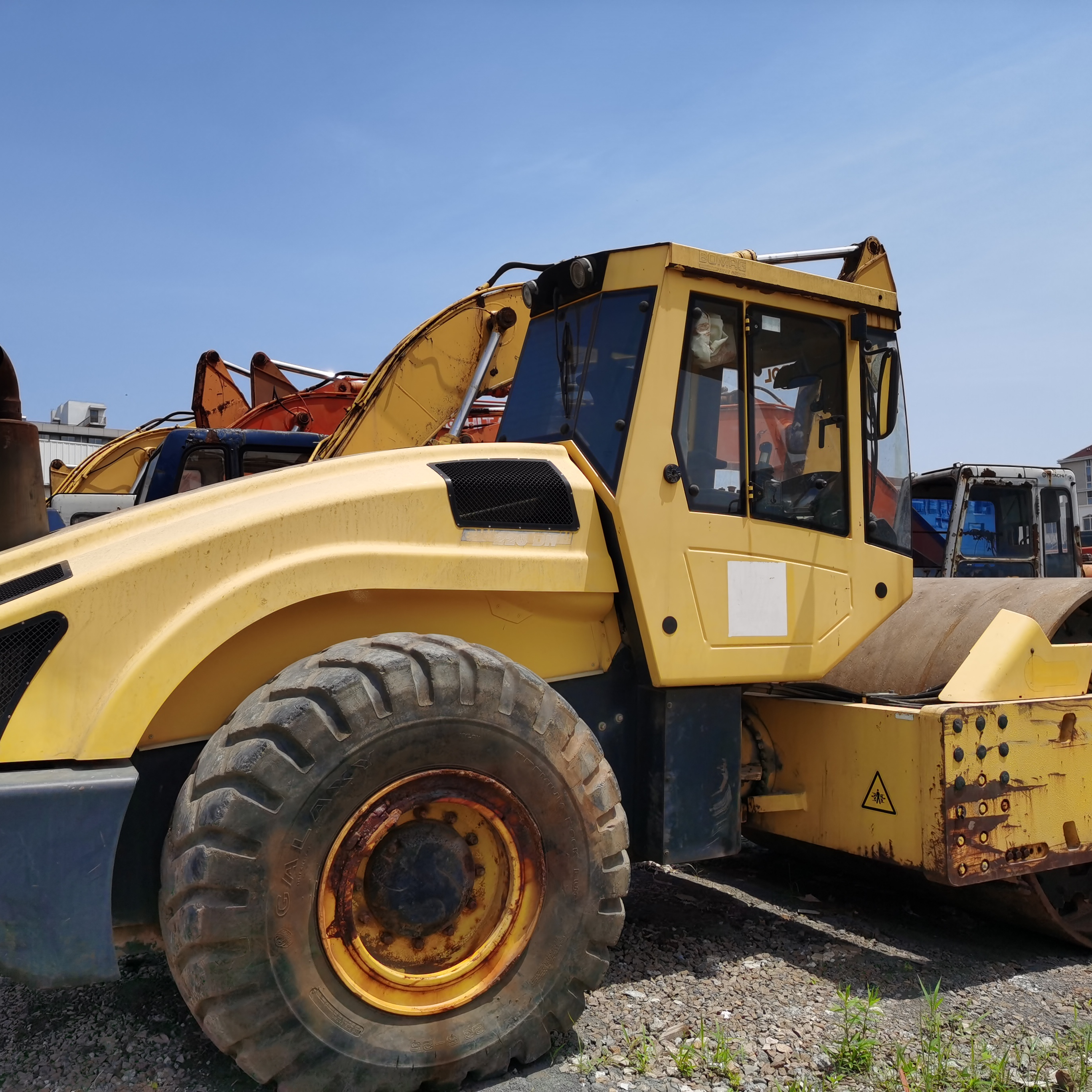 Подержанный 2015 BOMAG BW 226DH-4 дорожный каток
