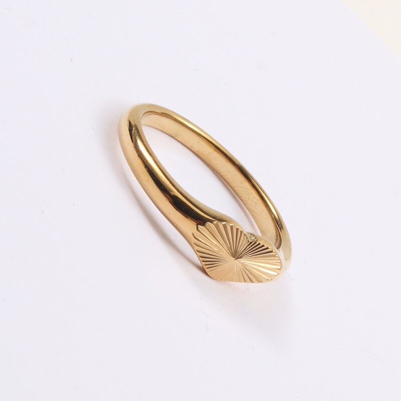 High Quality 18K Gold Plated Sunburst Heart Shape Stainless Steel Finger Rings Stainless Steel Jewelry Women Girls Gift