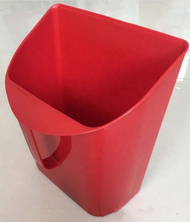 Feeder scoop