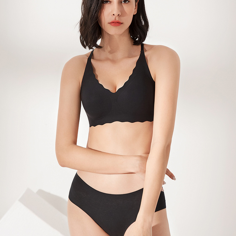 Wholesale girl Ice silk traceless comfortable sleep breathable wireless free cup size adjustable strap latex bra and panties set