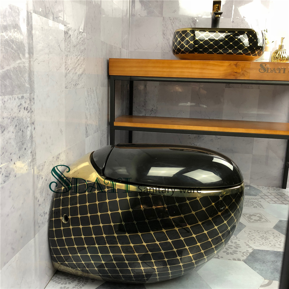 Western egg around shape black color gold design ceramic wall hung toilet slow down seat cover closet