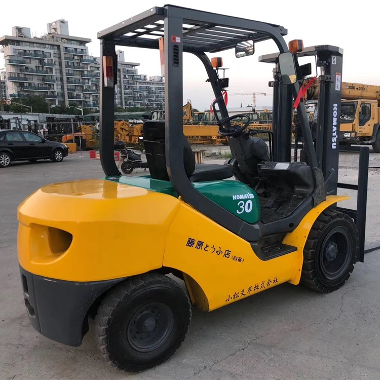 Хорошем состоянии Япония оригинальный FD30T-16 3 тонн Komatsu дизельный для вилочных погрузчиков FD30 по дешевой цене