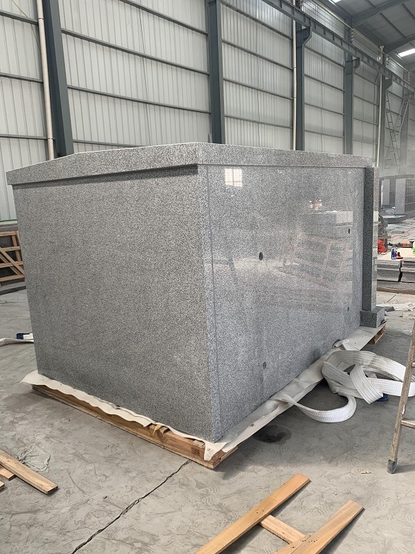 USA Style Gravestone Grey Black Granite Funeral Mausoleums Design For Cemetery