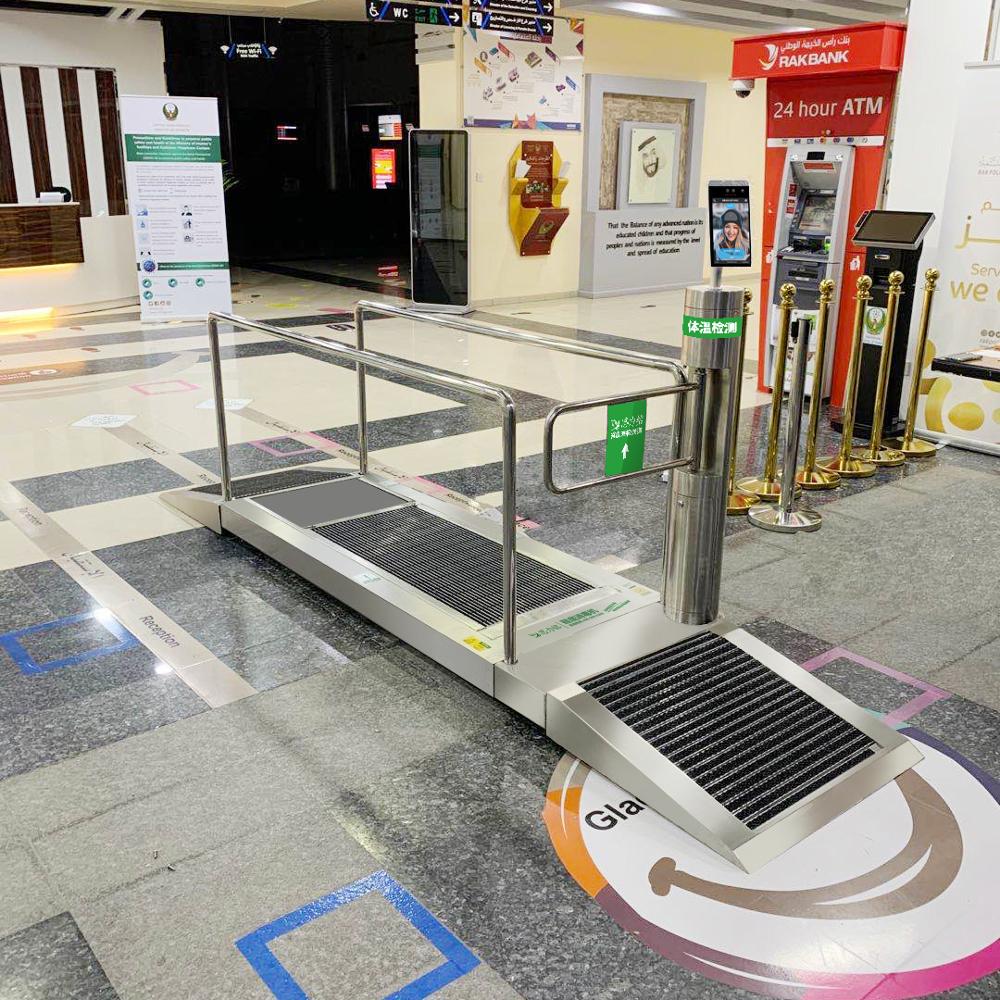 Государственное управление посещаемости биометрический контроль с AI Распознавание лиц губка для чистки обуви и Дезинфекция Рук