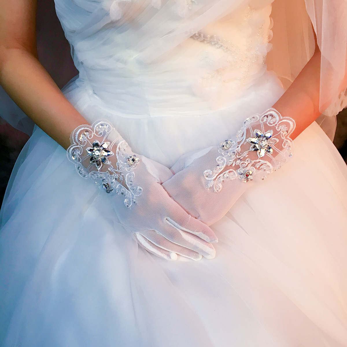Wholesale new style bridal wedding dress short paragraph finger cuff diamond accessories shower allure 2021 gloves