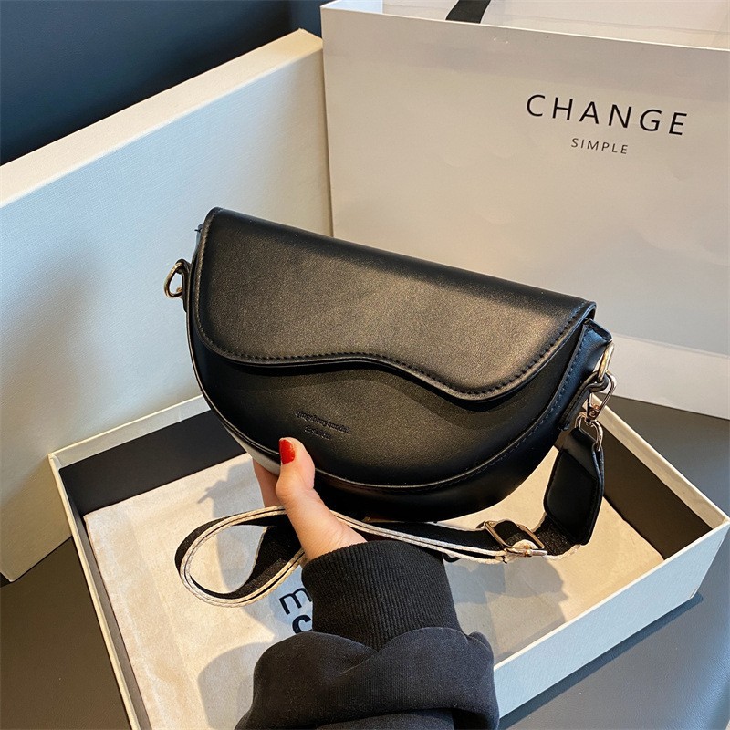Luxury Small Women's Bag Female 2023 New Fashion Custom Leather Saddle Crossbody Bag