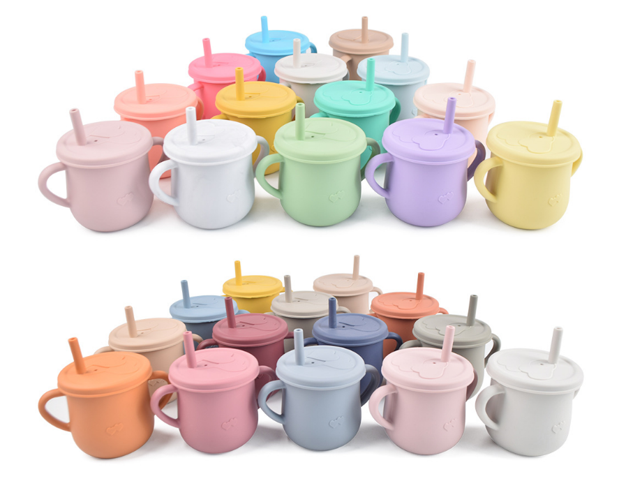 Wholesale quality reusable feeding drinking silicone straw, silicone cup with lid and straw