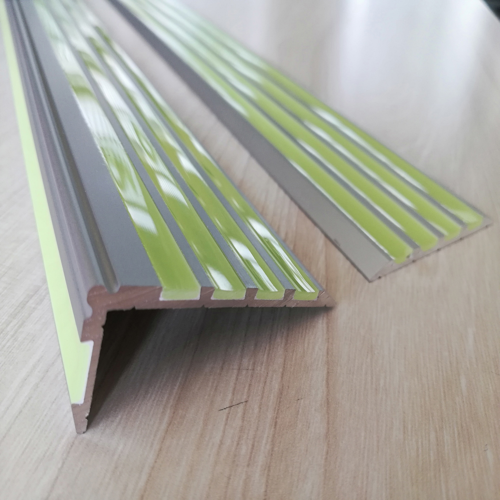 Securun Easy install stair nosing anti slip aluminum stair treads