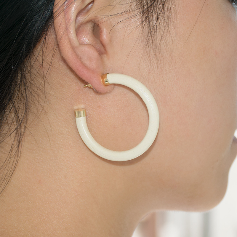 2021 Simple Exaggerated Design Jewelry Hollow Circle C Shaped Vintage Wooden Hoop Earrings For Women