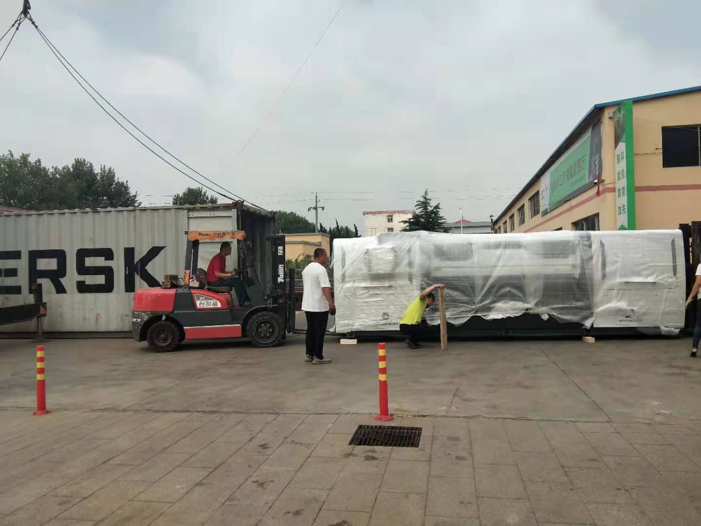 Высокоэффективный гравировальный станок с ЧПУ с четырьмя головками для одновременной обработки четырех продуктов