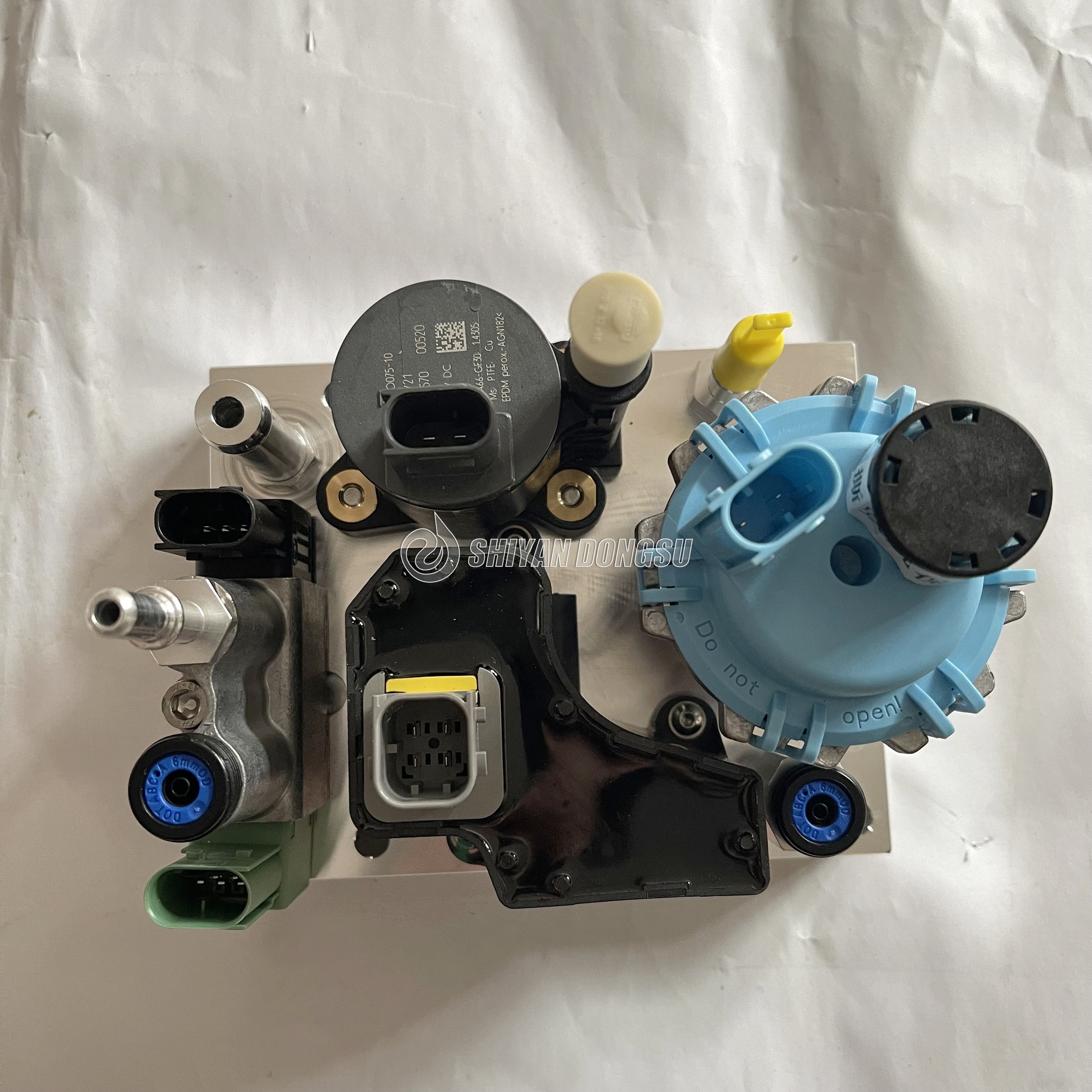 Оригинальный 24v SCR дозирующий насос adblue насос Y блок управления P1205710 PDE034-09 00241827 3 штыря FH4 23387865 85022215